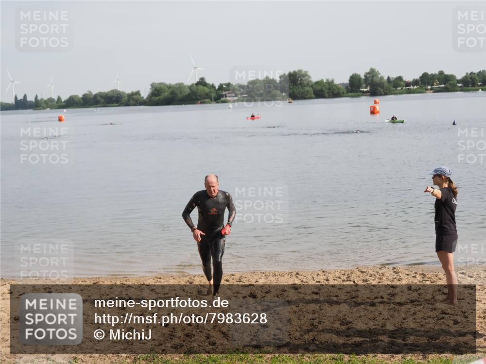 21.06.2025 - 27. Vierlanden-Triathlon MichiJ http://msf.ph/oto/7983628 15.06.2026 09:07:07 Schwimmen 231, 251 meine-sportfotos.de