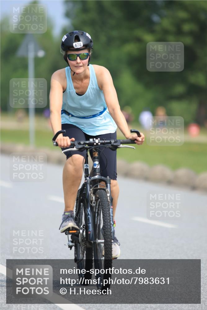 15.06.2025 - 27. Vierlanden-Triathlon H.Heesch http://msf.ph/oto/7983631 15.06.2025 11:16:38 Radfahren 204, 478, 797, 828, 953 meine-sportfotos.de