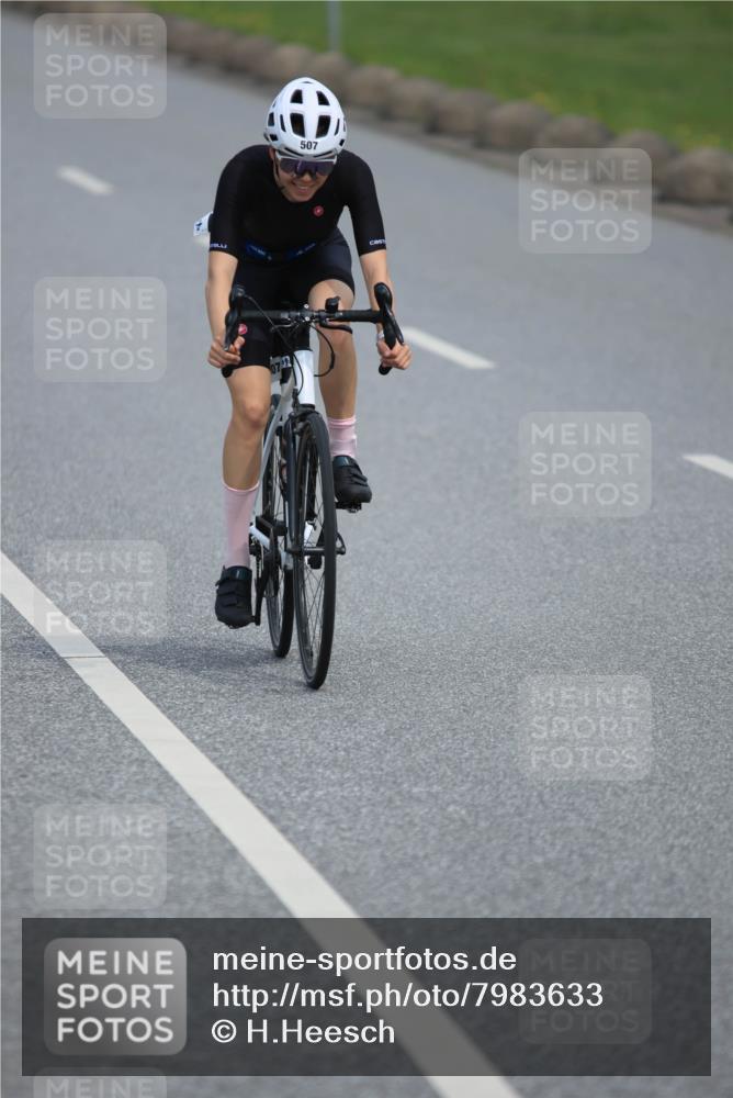 15.06.2025 - 27. Vierlanden-Triathlon H.Heesch http://msf.ph/oto/7983633 15.06.2025 10:57:33 Radfahren 48, 491, 494, 507, 753, 1395 meine-sportfotos.de