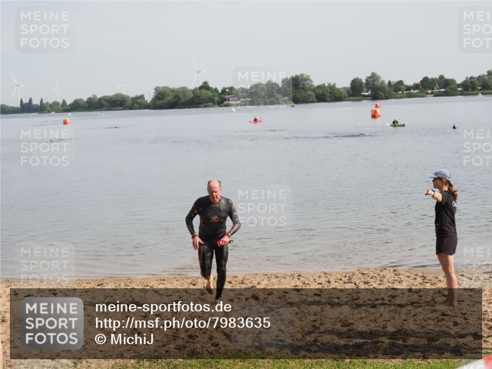 21.06.2025 - 27. Vierlanden-Triathlon MichiJ http://msf.ph/oto/7983635 15.06.2026 09:07:08 Schwimmen 231, 251 meine-sportfotos.de