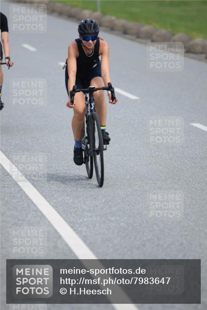15.06.2025 - 27. Vierlanden-Triathlon H.Heesch http://msf.ph/oto/7983647 15.06.2025 10:57:40 Radfahren 48, 494, 508, 555, 753 meine-sportfotos.de