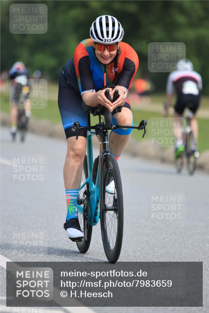 21.06.2025 - 27. Vierlanden-Triathlon H.Heesch http://msf.ph/oto/7983659 15.06.2025 11:17:28 Radfahren 213, 824 meine-sportfotos.de