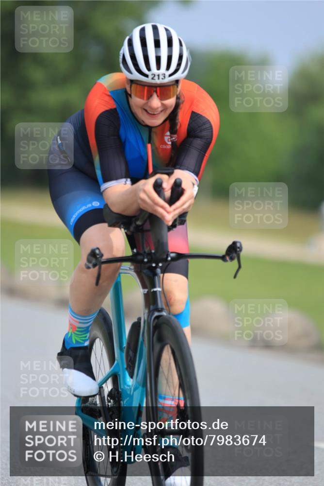 21.06.2025 - 27. Vierlanden-Triathlon H.Heesch http://msf.ph/oto/7983674 15.06.2025 11:17:28 Radfahren 213, 824 meine-sportfotos.de