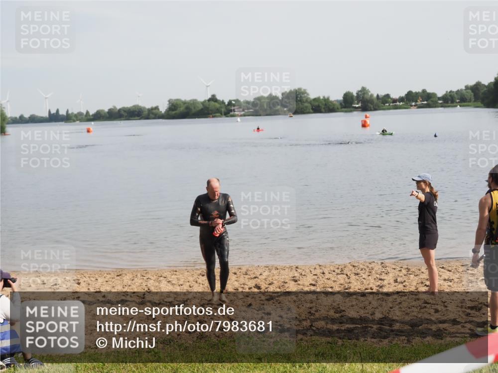 21.06.2025 - 27. Vierlanden-Triathlon MichiJ http://msf.ph/oto/7983681 15.06.2026 09:07:08 Schwimmen 231, 251 meine-sportfotos.de