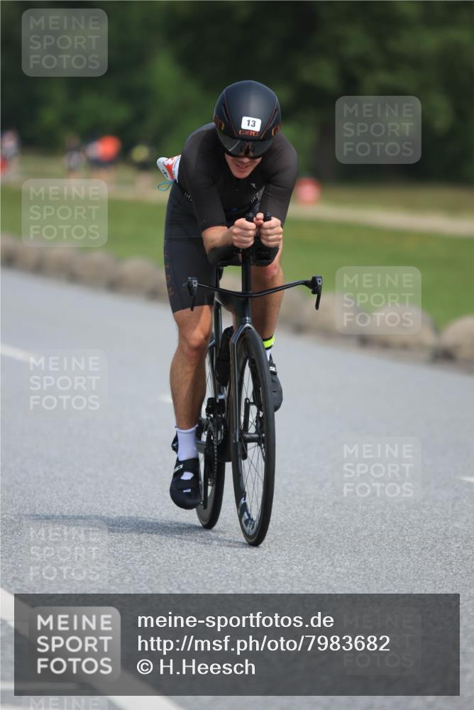 21.06.2025 - 27. Vierlanden-Triathlon H.Heesch http://msf.ph/oto/7983682 15.06.2025 11:17:40 Radfahren 13, 148, 153, 720, 947 meine-sportfotos.de