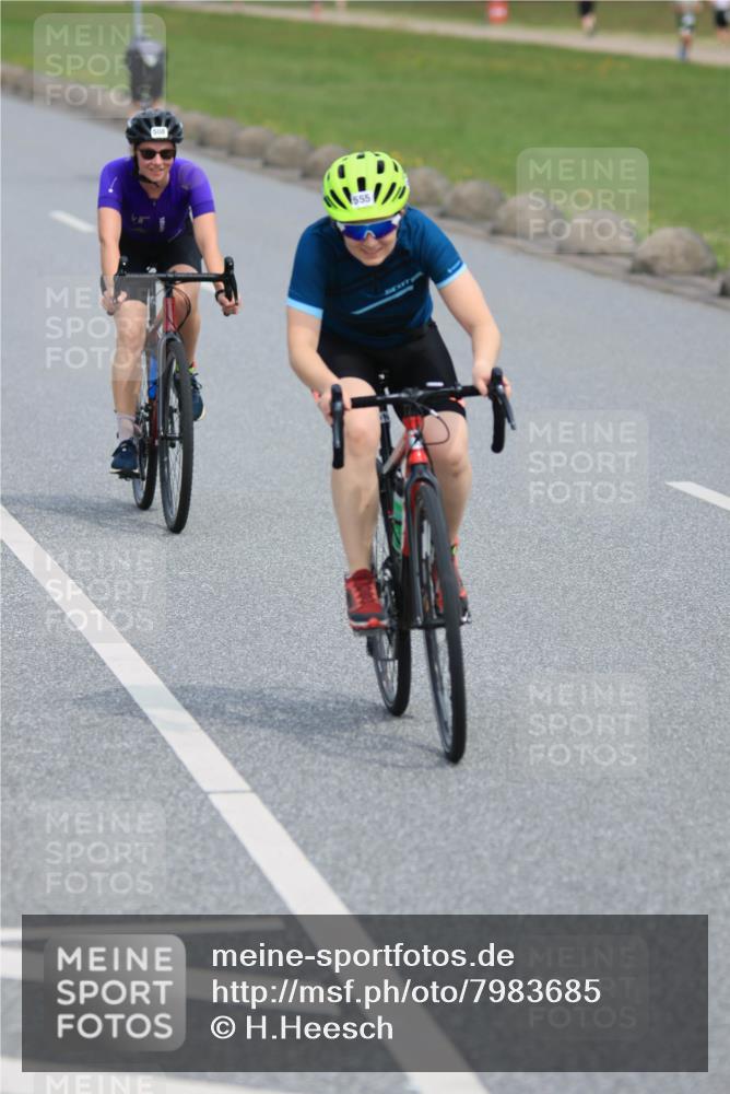 15.06.2025 - 27. Vierlanden-Triathlon H.Heesch http://msf.ph/oto/7983685 15.06.2025 10:57:45 Radfahren 48, 215, 508, 555, 579 meine-sportfotos.de