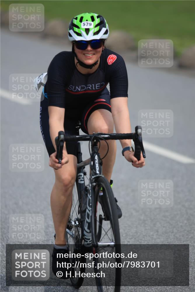 15.06.2025 - 27. Vierlanden-Triathlon H.Heesch http://msf.ph/oto/7983701 15.06.2025 10:57:54 Radfahren 215, 579, 610 meine-sportfotos.de