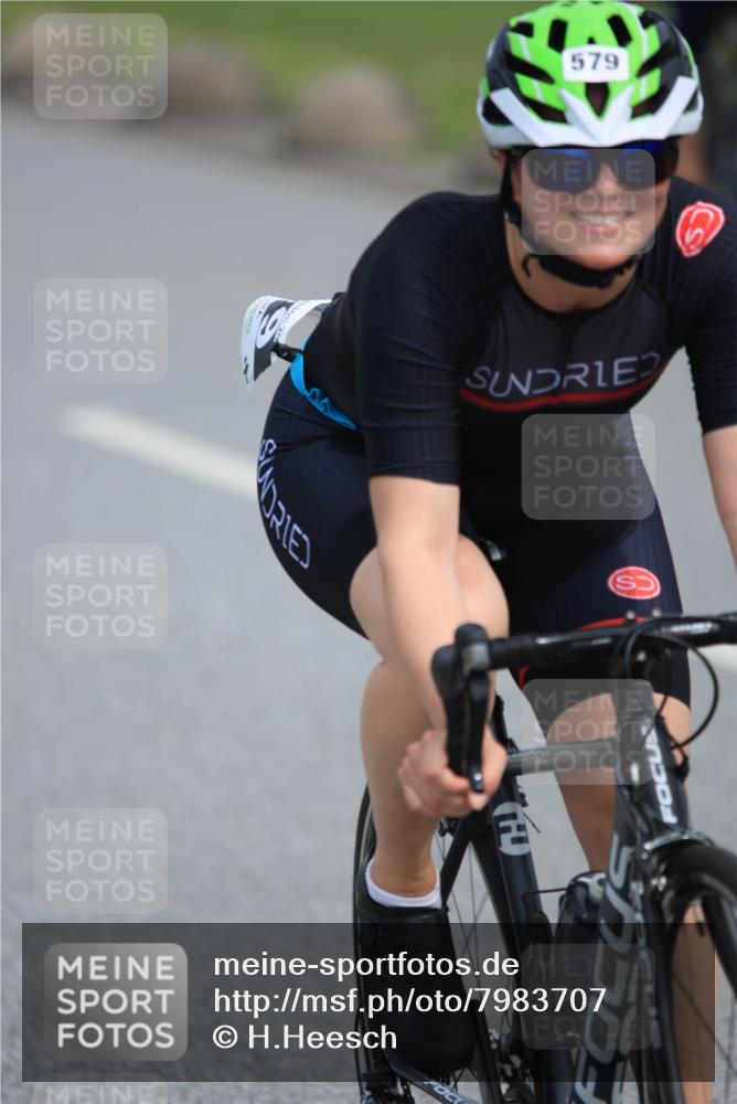 15.06.2025 - 27. Vierlanden-Triathlon H.Heesch http://msf.ph/oto/7983707 15.06.2025 10:57:54 Radfahren 215, 579, 610 meine-sportfotos.de