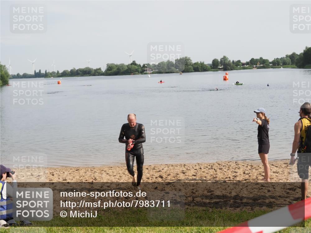 21.06.2025 - 27. Vierlanden-Triathlon MichiJ http://msf.ph/oto/7983711 15.06.2026 09:07:08 Schwimmen 231, 251 meine-sportfotos.de