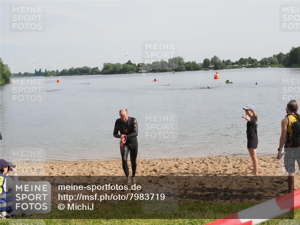 21.06.2025 - 27. Vierlanden-Triathlon MichiJ http://msf.ph/oto/7983719 15.06.2026 09:07:08 Schwimmen 231, 251 meine-sportfotos.de