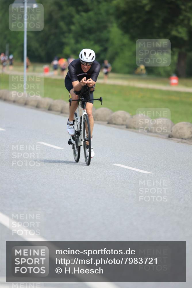 21.06.2025 - 27. Vierlanden-Triathlon H.Heesch http://msf.ph/oto/7983721 15.06.2025 11:17:45 Radfahren 7, 148, 153, 154, 720, 947 meine-sportfotos.de