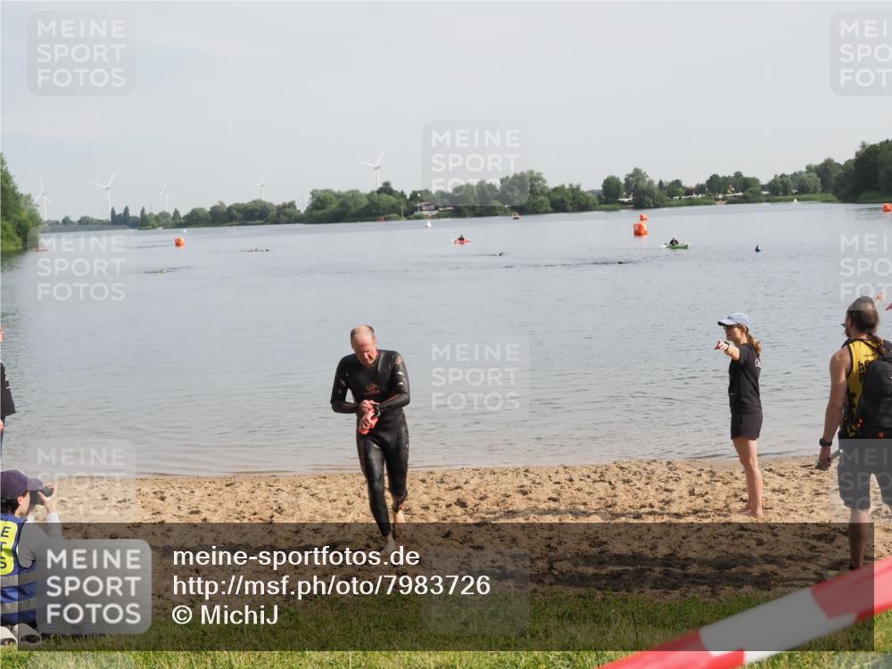 21.06.2025 - 27. Vierlanden-Triathlon MichiJ http://msf.ph/oto/7983726 15.06.2026 09:07:09 Schwimmen 231 meine-sportfotos.de