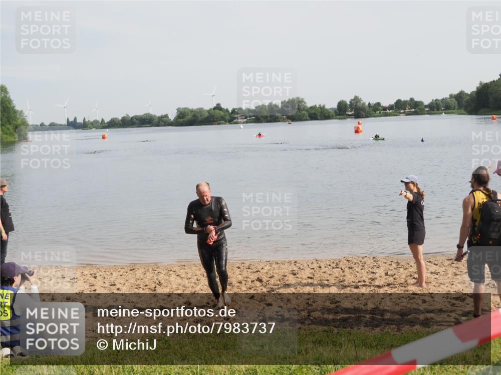 21.06.2025 - 27. Vierlanden-Triathlon MichiJ http://msf.ph/oto/7983737 15.06.2026 09:07:09 Schwimmen 231 meine-sportfotos.de