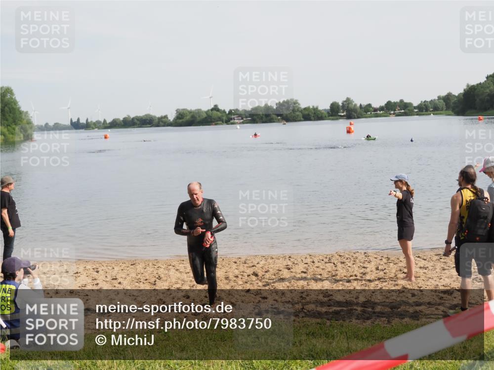 21.06.2025 - 27. Vierlanden-Triathlon MichiJ http://msf.ph/oto/7983750 15.06.2026 09:07:09 Schwimmen 231 meine-sportfotos.de