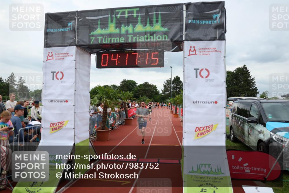 15.06.2025 - 7 Türme Triathlon Michael Strokosch http://msf.ph/oto/7983752 15.06.2025 14:17:14 Ziel 592, 751 meine-sportfotos.de