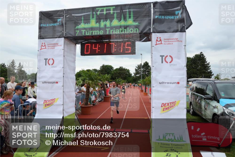 15.06.2025 - 7 Türme Triathlon Michael Strokosch http://msf.ph/oto/7983754 15.06.2025 14:17:15 Ziel 592, 751 meine-sportfotos.de