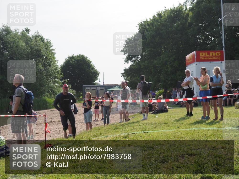 15.06.2025 - 27. Vierlanden-Triathlon KatJ http://msf.ph/oto/7983758 15.06.2025 08:53:15 Schwimmen 133 meine-sportfotos.de