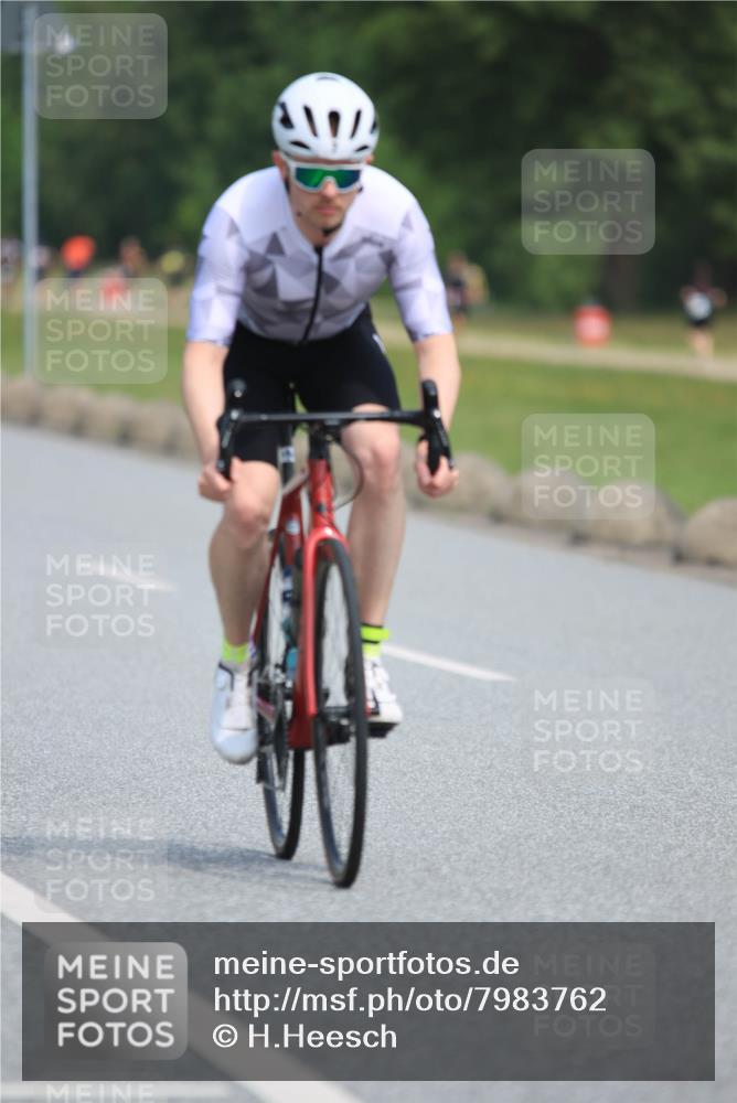 21.06.2025 - 27. Vierlanden-Triathlon H.Heesch http://msf.ph/oto/7983762 15.06.2025 11:17:50 Radfahren 7, 148, 153, 154, 199, 720, 830, 947 meine-sportfotos.de