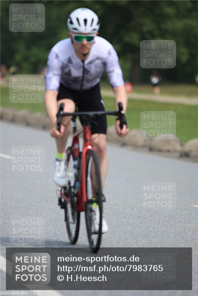 21.06.2025 - 27. Vierlanden-Triathlon H.Heesch http://msf.ph/oto/7983765 15.06.2025 11:17:50 Radfahren 7, 148, 153, 154, 199, 720, 830, 947 meine-sportfotos.de
