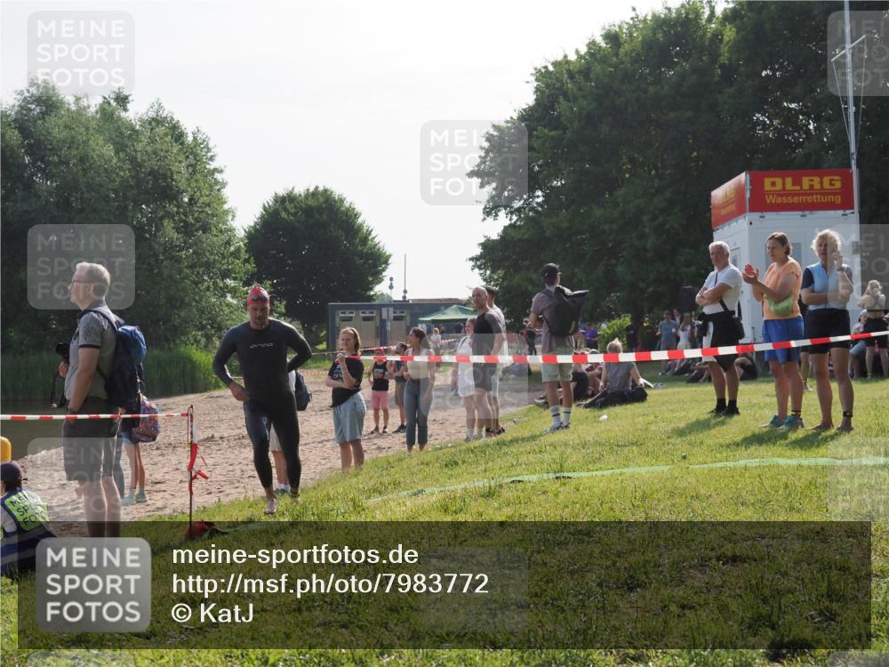 15.06.2025 - 27. Vierlanden-Triathlon KatJ http://msf.ph/oto/7983772 15.06.2025 08:53:15 Schwimmen 133 meine-sportfotos.de