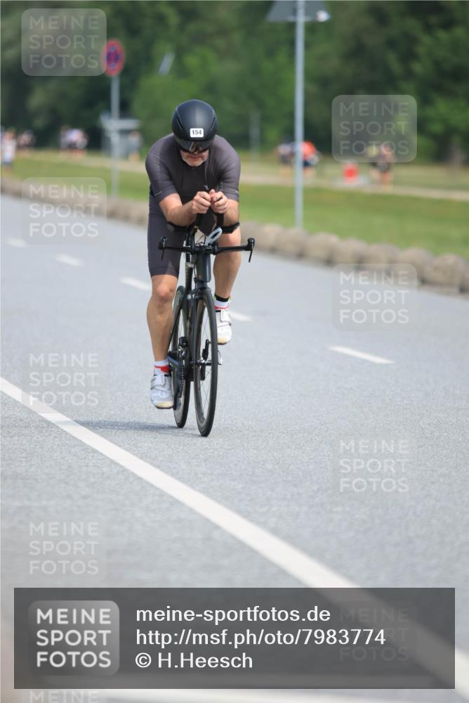21.06.2025 - 27. Vierlanden-Triathlon H.Heesch http://msf.ph/oto/7983774 15.06.2025 11:17:51 Radfahren 7, 148, 154, 199, 720, 830, 947 meine-sportfotos.de