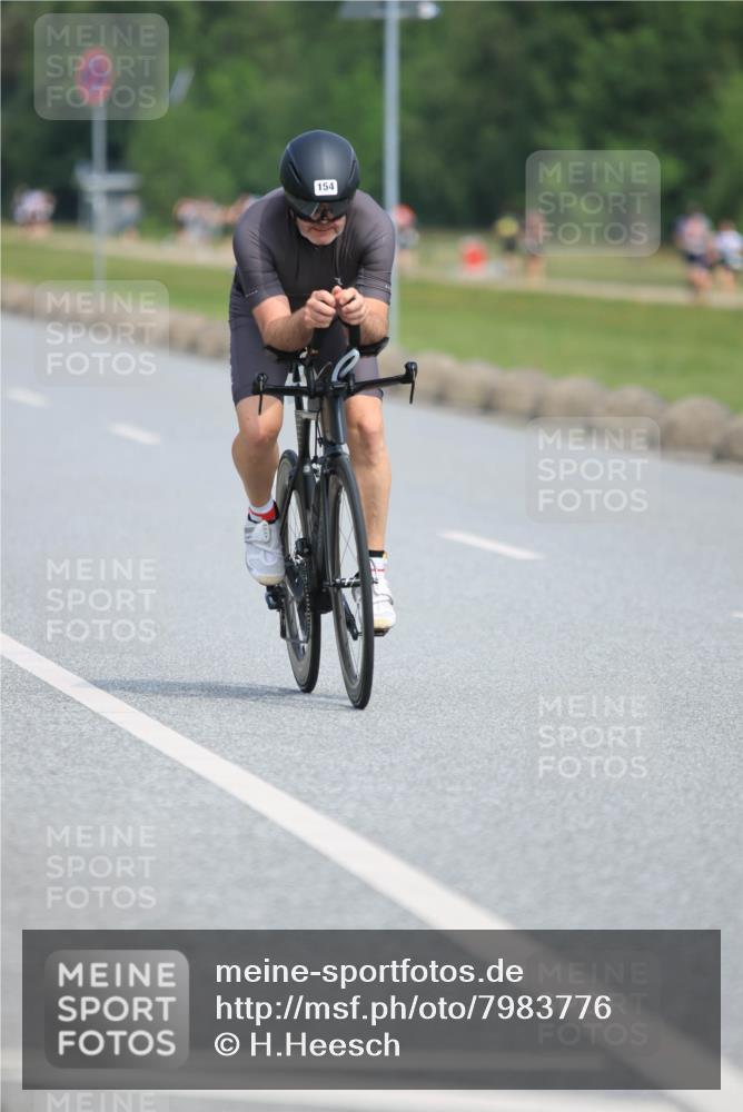 21.06.2025 - 27. Vierlanden-Triathlon H.Heesch http://msf.ph/oto/7983776 15.06.2025 11:17:52 Radfahren 7, 154, 199, 720, 830, 947 meine-sportfotos.de