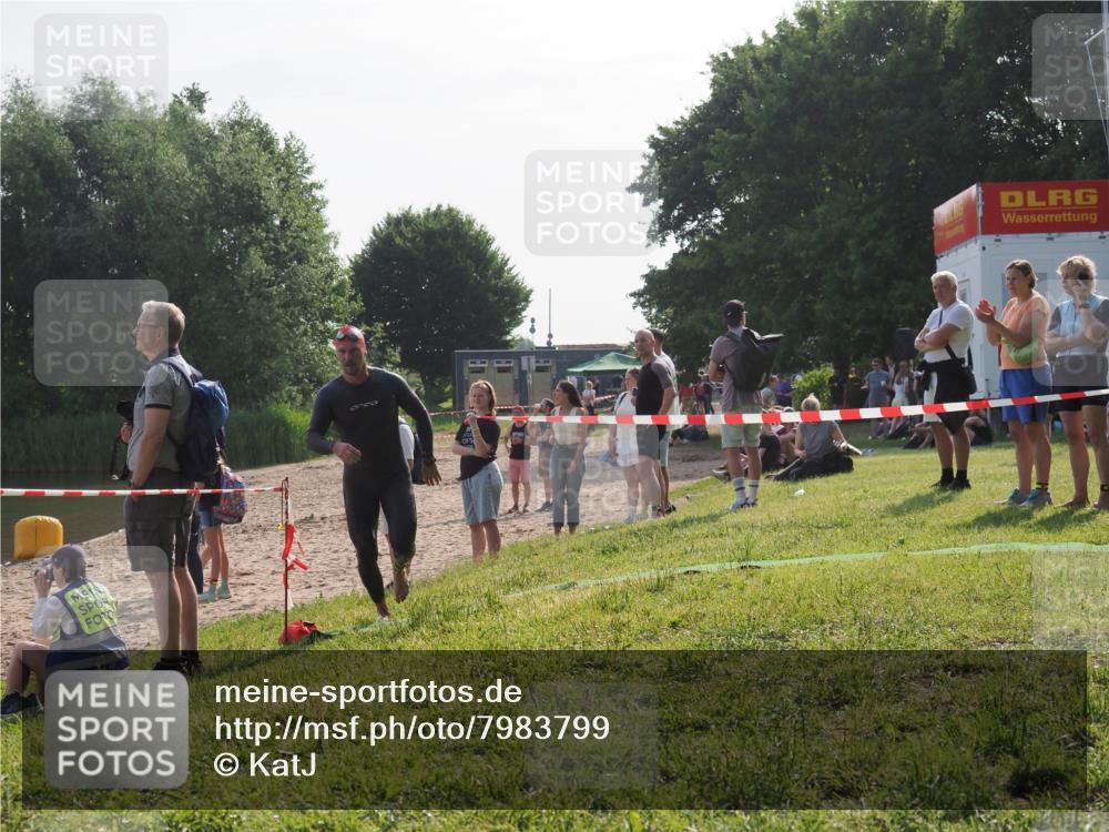 15.06.2025 - 27. Vierlanden-Triathlon KatJ http://msf.ph/oto/7983799 15.06.2025 08:53:15 Schwimmen 133 meine-sportfotos.de