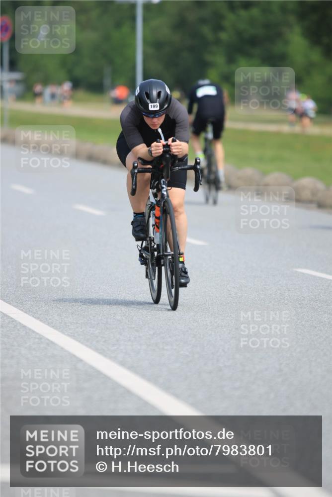 21.06.2025 - 27. Vierlanden-Triathlon H.Heesch http://msf.ph/oto/7983801 15.06.2025 11:17:54 Radfahren 7, 154, 199, 830 meine-sportfotos.de