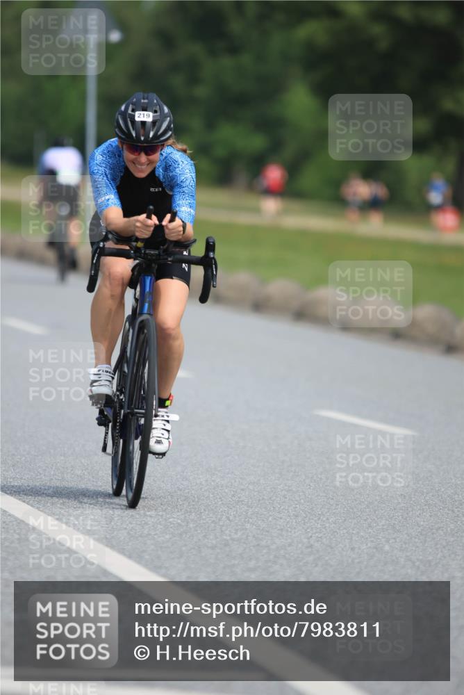 21.06.2025 - 27. Vierlanden-Triathlon H.Heesch http://msf.ph/oto/7983811 15.06.2025 11:18:25 Radfahren 219, 236, 750 meine-sportfotos.de