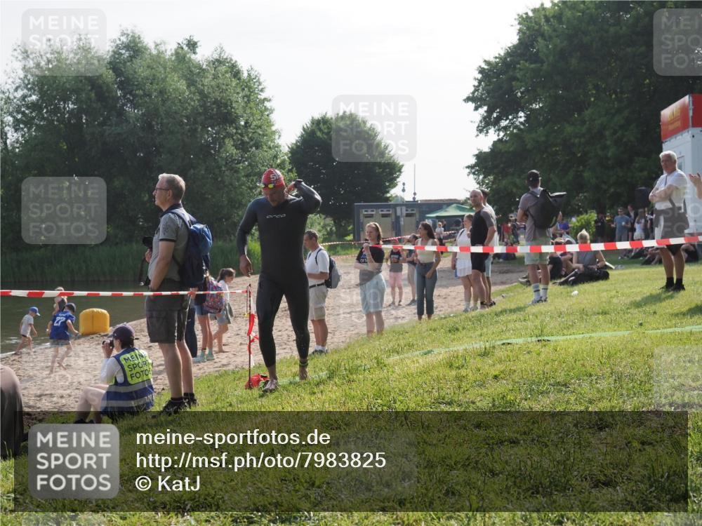 15.06.2025 - 27. Vierlanden-Triathlon KatJ http://msf.ph/oto/7983825 15.06.2025 08:53:15 Schwimmen 133 meine-sportfotos.de