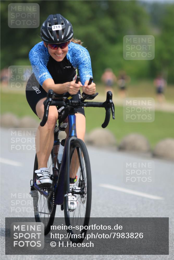 21.06.2025 - 27. Vierlanden-Triathlon H.Heesch http://msf.ph/oto/7983826 15.06.2025 11:18:26 Radfahren 219, 236, 750 meine-sportfotos.de