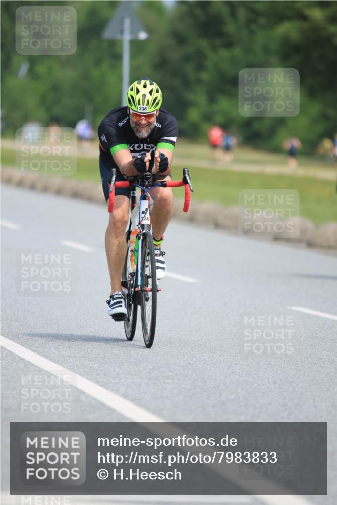 21.06.2025 - 27. Vierlanden-Triathlon H.Heesch http://msf.ph/oto/7983833 15.06.2025 11:18:29 Radfahren 219, 236, 836 meine-sportfotos.de
