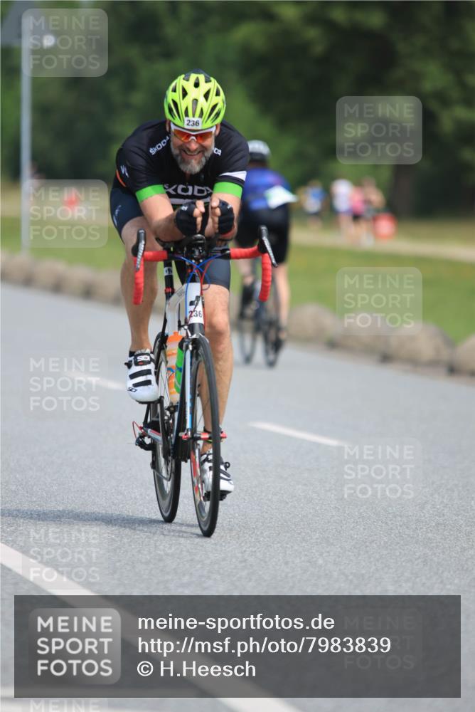 21.06.2025 - 27. Vierlanden-Triathlon H.Heesch http://msf.ph/oto/7983839 15.06.2025 11:18:29 Radfahren 219, 236, 836 meine-sportfotos.de