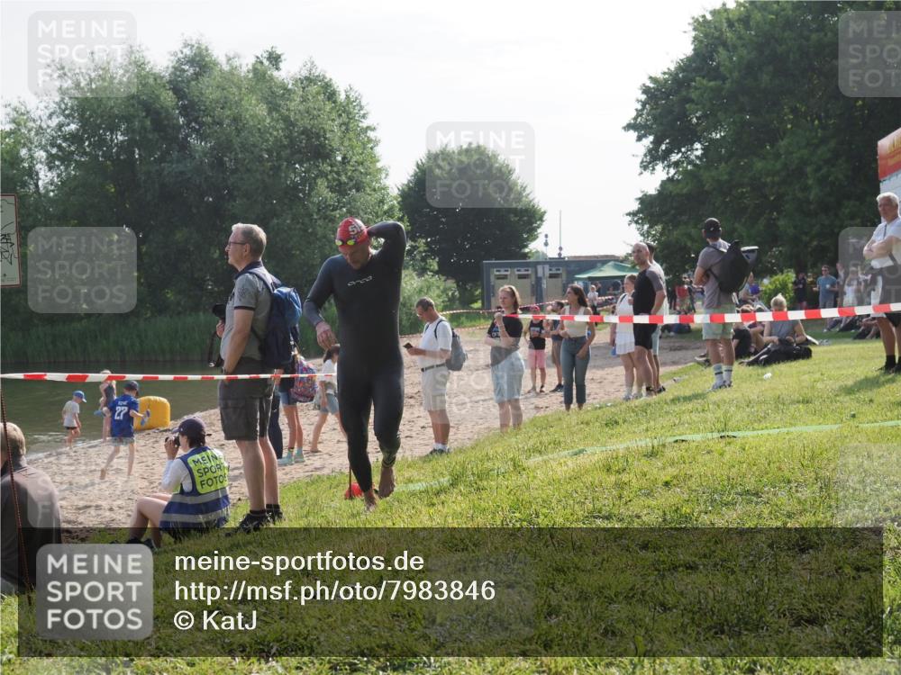 15.06.2025 - 27. Vierlanden-Triathlon KatJ http://msf.ph/oto/7983846 15.06.2025 08:53:16 Schwimmen 133 meine-sportfotos.de