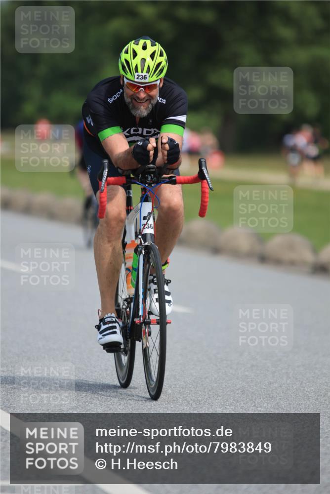 21.06.2025 - 27. Vierlanden-Triathlon H.Heesch http://msf.ph/oto/7983849 15.06.2025 11:18:29 Radfahren 219, 236, 836 meine-sportfotos.de