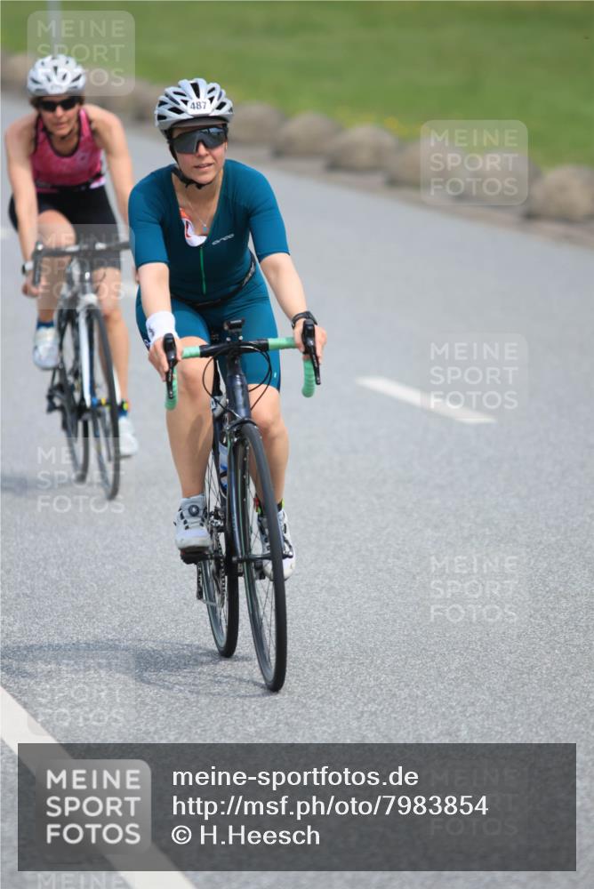 15.06.2025 - 27. Vierlanden-Triathlon H.Heesch http://msf.ph/oto/7983854 15.06.2025 10:58:14 Radfahren 476, 487, 632 meine-sportfotos.de