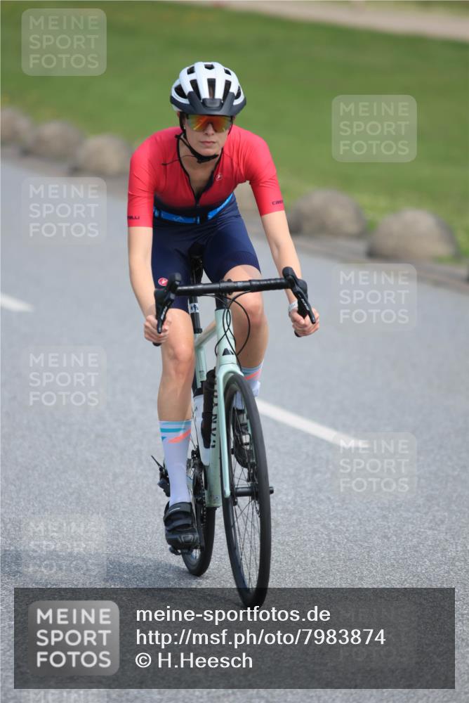 21.06.2025 - 27. Vierlanden-Triathlon H.Heesch http://msf.ph/oto/7983874 15.06.2025 11:19:37 Radfahren 196, 205, 835 meine-sportfotos.de