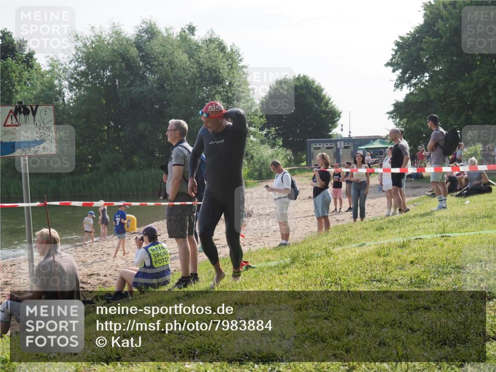 15.06.2025 - 27. Vierlanden-Triathlon KatJ http://msf.ph/oto/7983884 15.06.2025 08:53:16 Schwimmen 133 meine-sportfotos.de