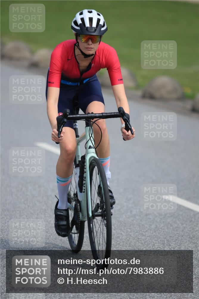 21.06.2025 - 27. Vierlanden-Triathlon H.Heesch http://msf.ph/oto/7983886 15.06.2025 11:19:38 Radfahren 196, 205, 835 meine-sportfotos.de