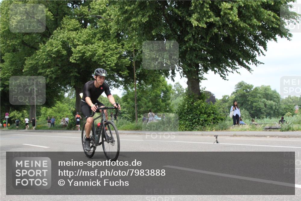 15.06.2025 - 7 Türme Triathlon Yannick Fuchs http://msf.ph/oto/7983888 15.06.2025 13:40:14 Radfahren  meine-sportfotos.de