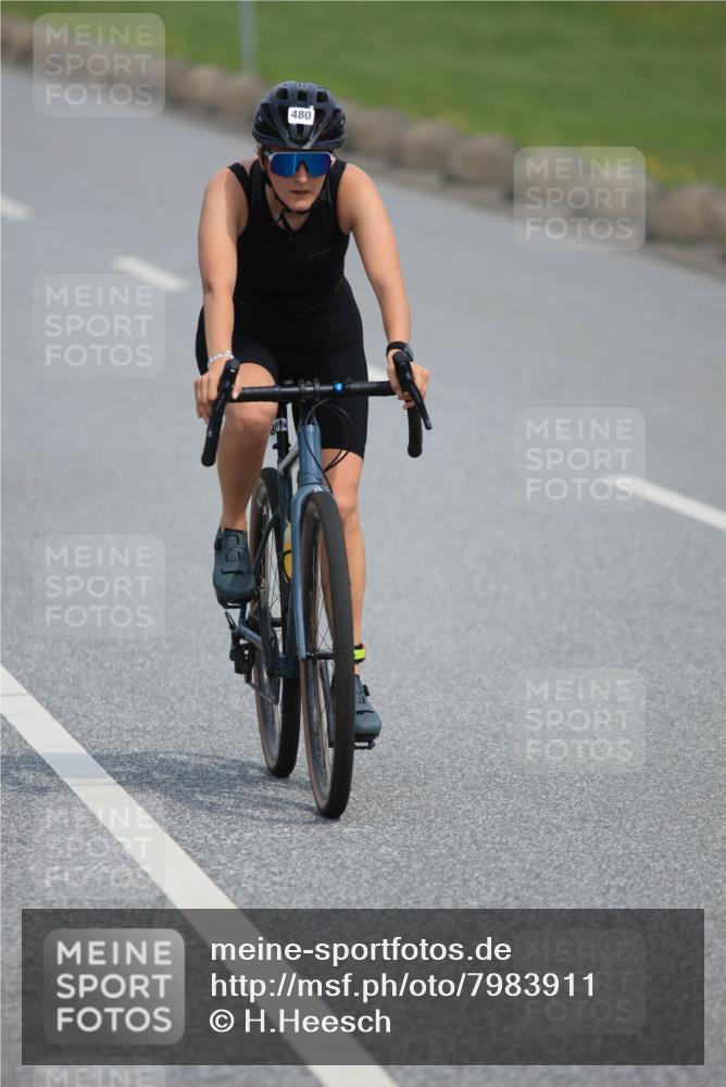 15.06.2025 - 27. Vierlanden-Triathlon H.Heesch http://msf.ph/oto/7983911 15.06.2025 10:58:24 Radfahren 480, 499 meine-sportfotos.de