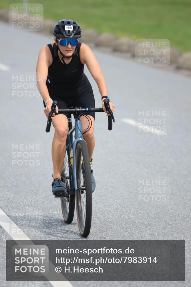 15.06.2025 - 27. Vierlanden-Triathlon H.Heesch http://msf.ph/oto/7983914 15.06.2025 10:58:24 Radfahren 480, 499 meine-sportfotos.de