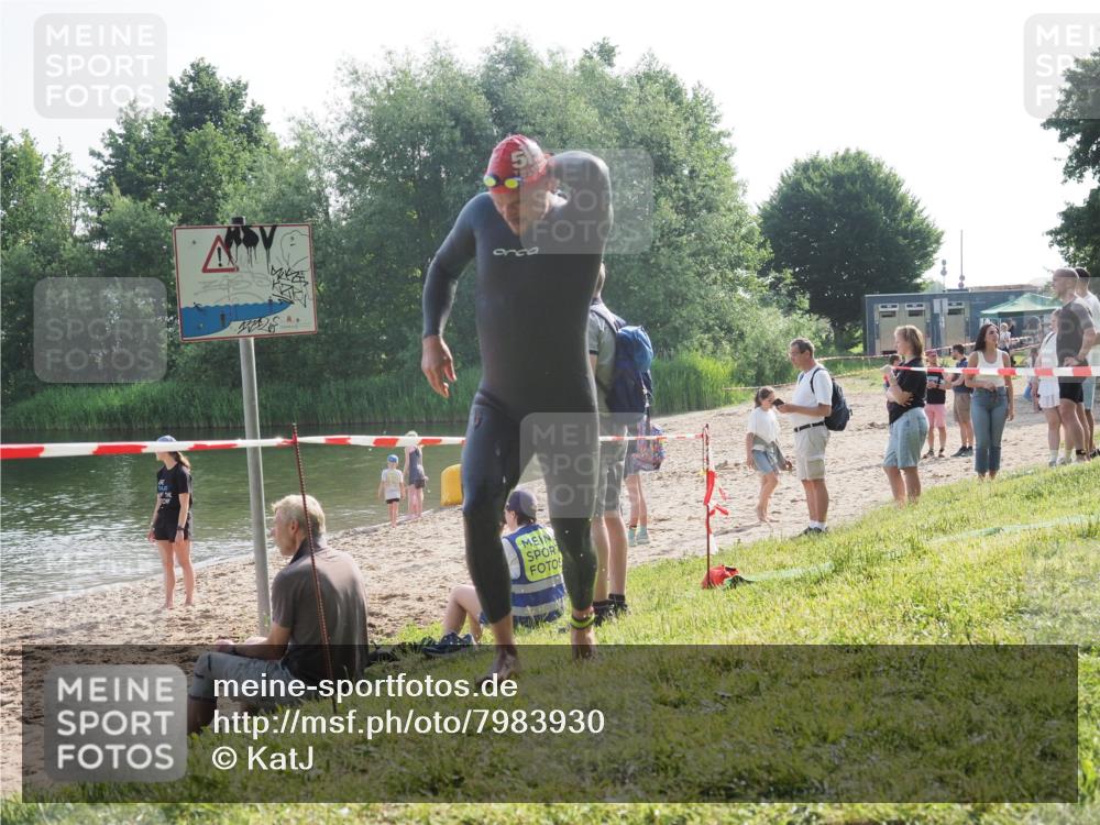 15.06.2025 - 27. Vierlanden-Triathlon KatJ http://msf.ph/oto/7983930 15.06.2025 08:53:17 Schwimmen 133 meine-sportfotos.de
