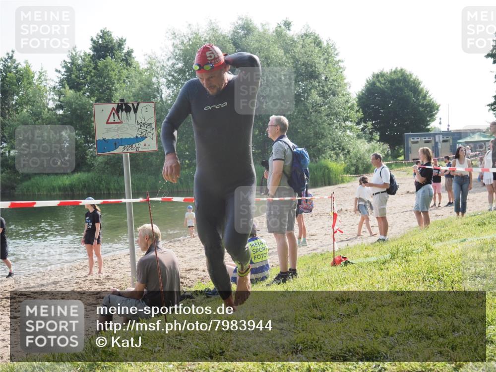 15.06.2025 - 27. Vierlanden-Triathlon KatJ http://msf.ph/oto/7983944 15.06.2025 08:53:17 Schwimmen 133 meine-sportfotos.de