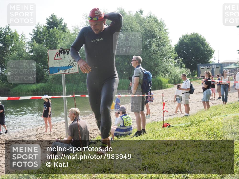 15.06.2025 - 27. Vierlanden-Triathlon KatJ http://msf.ph/oto/7983949 15.06.2025 08:53:17 Schwimmen 133 meine-sportfotos.de