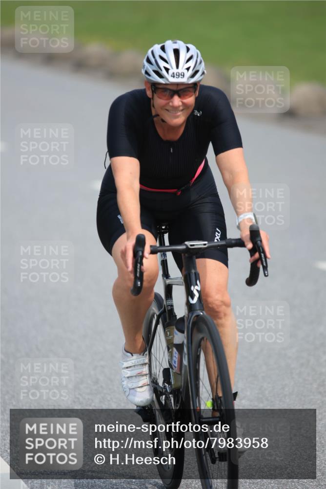 15.06.2025 - 27. Vierlanden-Triathlon H.Heesch http://msf.ph/oto/7983958 15.06.2025 10:58:26 Radfahren 387, 480, 499 meine-sportfotos.de