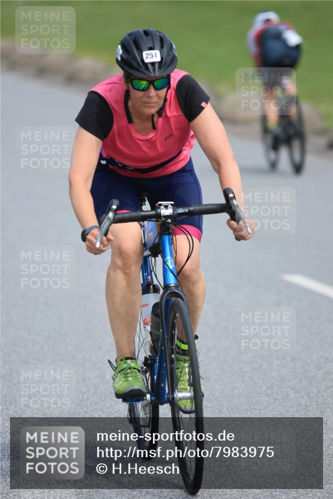 21.06.2025 - 27. Vierlanden-Triathlon H.Heesch http://msf.ph/oto/7983975 15.06.2025 11:19:57 Radfahren 251, 772, 811, 982 meine-sportfotos.de
