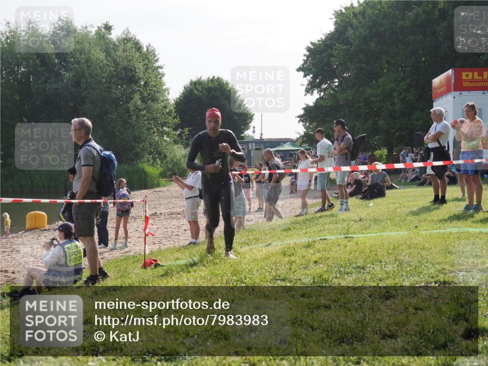 15.06.2025 - 27. Vierlanden-Triathlon KatJ http://msf.ph/oto/7983983 15.06.2025 08:53:24 Schwimmen 133, 162, 169 meine-sportfotos.de