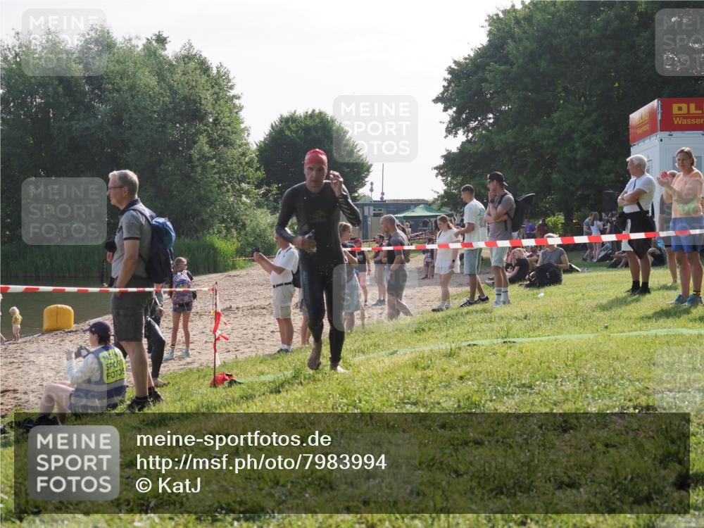 15.06.2025 - 27. Vierlanden-Triathlon KatJ http://msf.ph/oto/7983994 15.06.2025 08:53:25 Schwimmen 133, 162, 169 meine-sportfotos.de