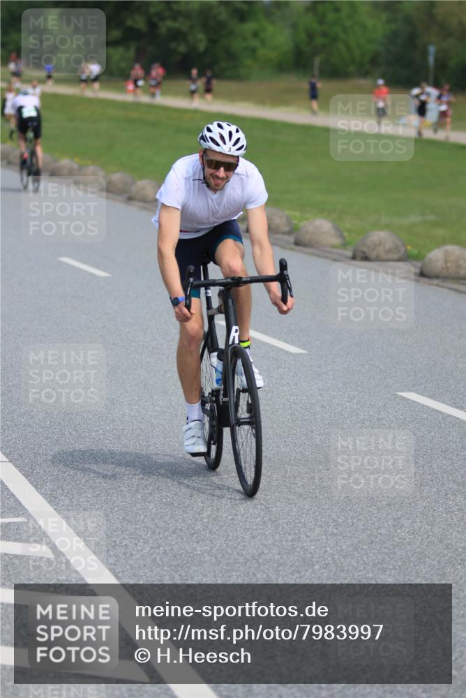 21.06.2025 - 27. Vierlanden-Triathlon H.Heesch http://msf.ph/oto/7983997 15.06.2025 11:20:08 Radfahren 3, 115, 232, 789, 852, 861, 968 meine-sportfotos.de